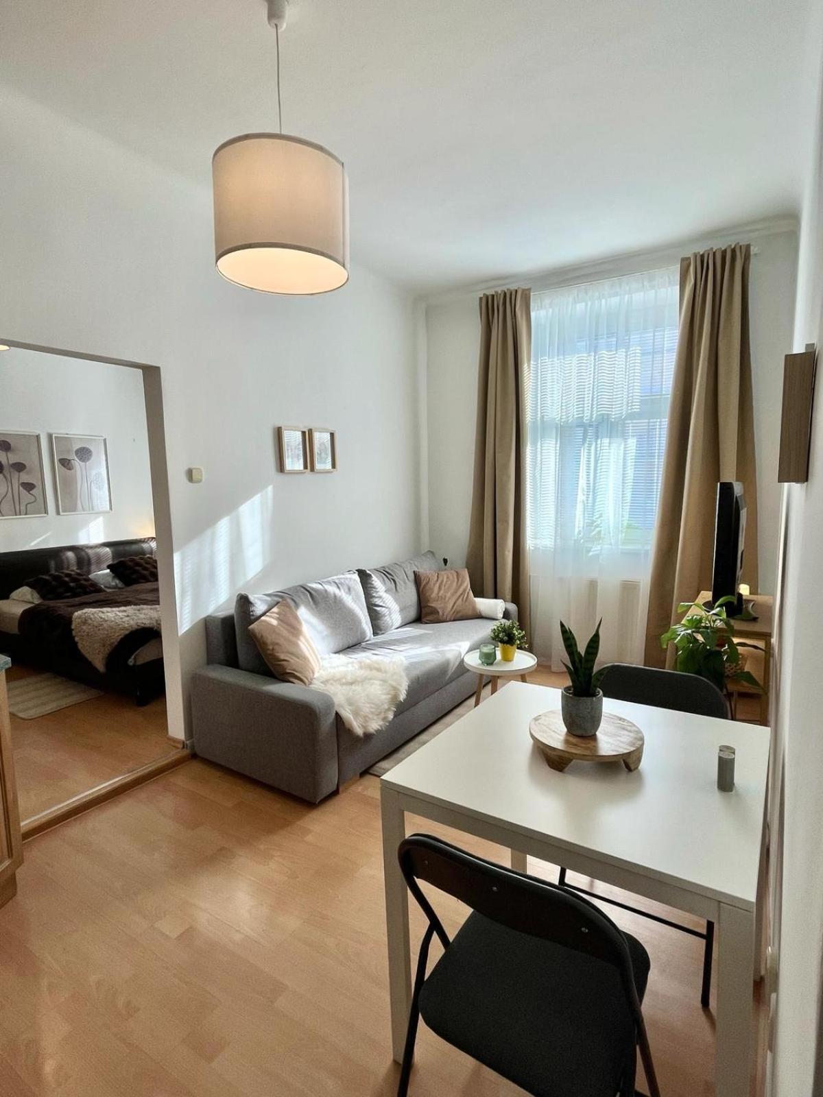 Apartment Caroline - Old Town, Ac Bratislava Exterior foto
